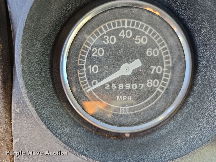 image for item DW3006 1990 Ford L9000 semi truck