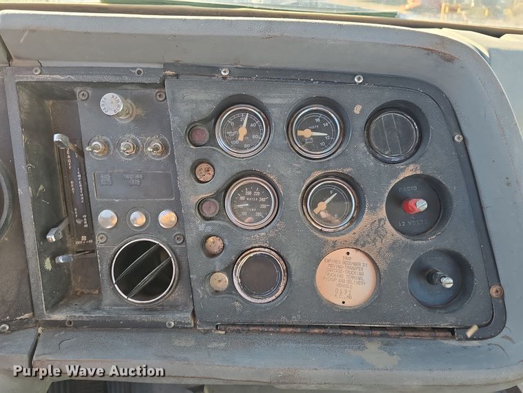 image for item DW3006 1990 Ford L9000 semi truck