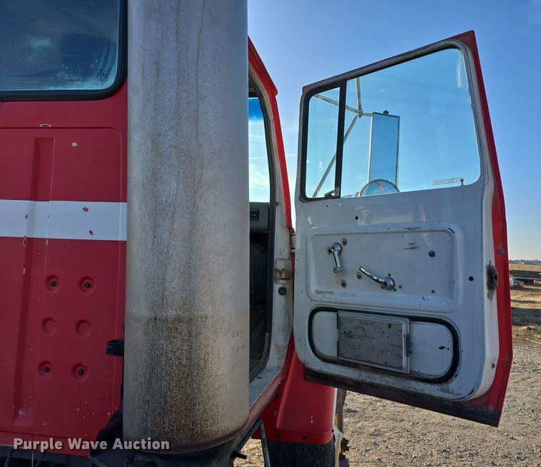 image for item DW3006 1990 Ford L9000 semi truck