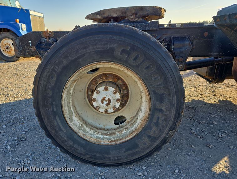 image for item DW3006 1990 Ford L9000 semi truck