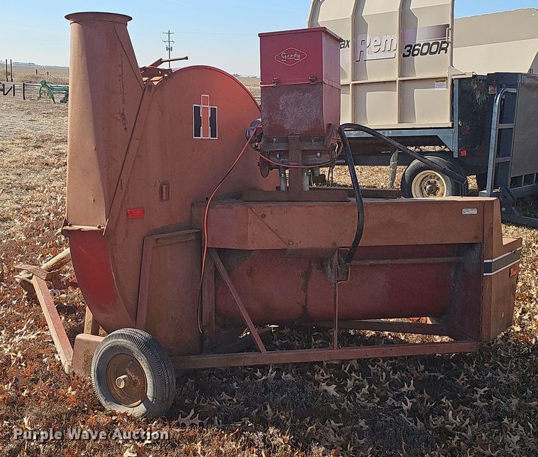 image for item DW3011 International Harvester 56 silage blower