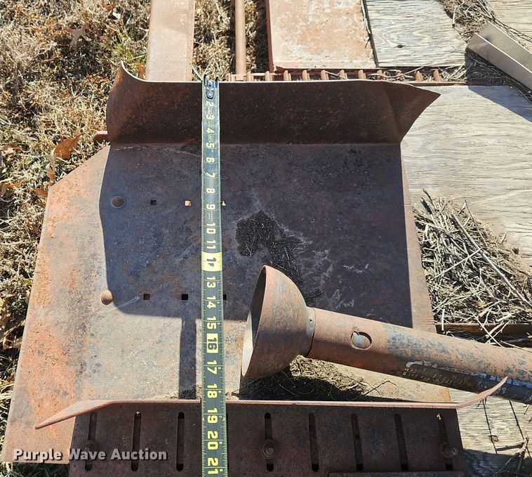 image for item DW3014 Farmhand hay handling equipment