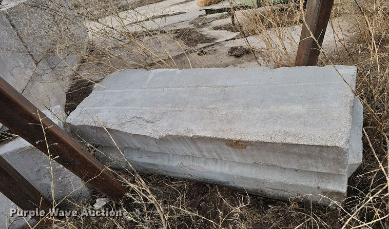 image for item DW3023 (20) concrete blocks