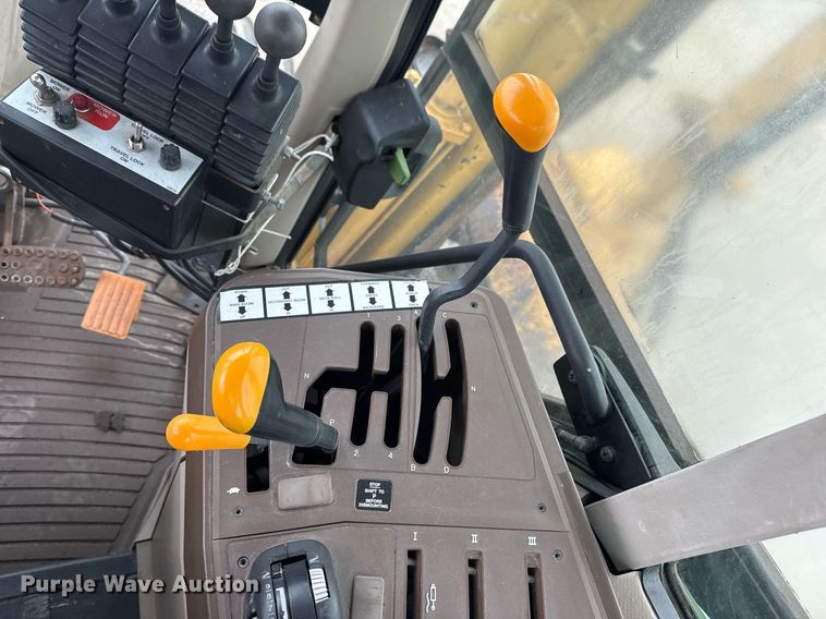 image for item EG2375 2003 John Deere 6415 tractor