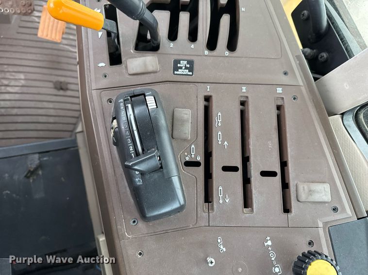 image for item EG2375 2003 John Deere 6415 tractor