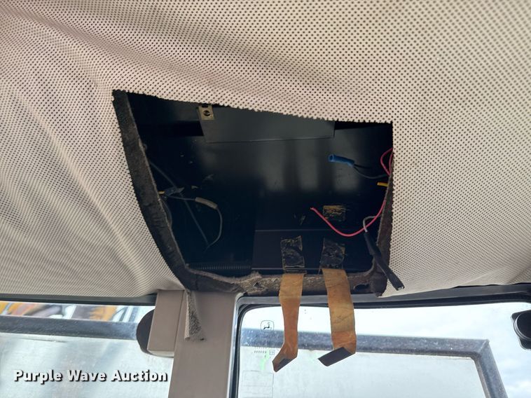 image for item EG2375 2003 John Deere 6415 tractor