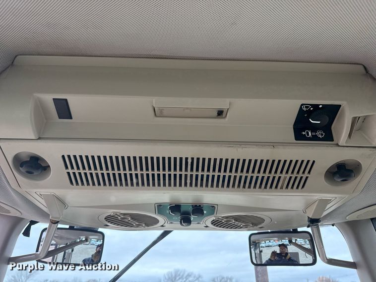 image for item EG2375 2003 John Deere 6415 tractor