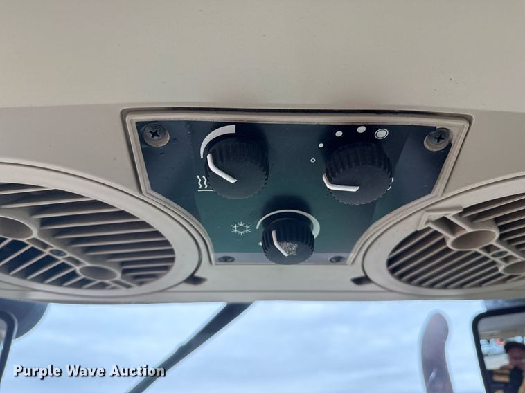 image for item EG2375 2003 John Deere 6415 tractor