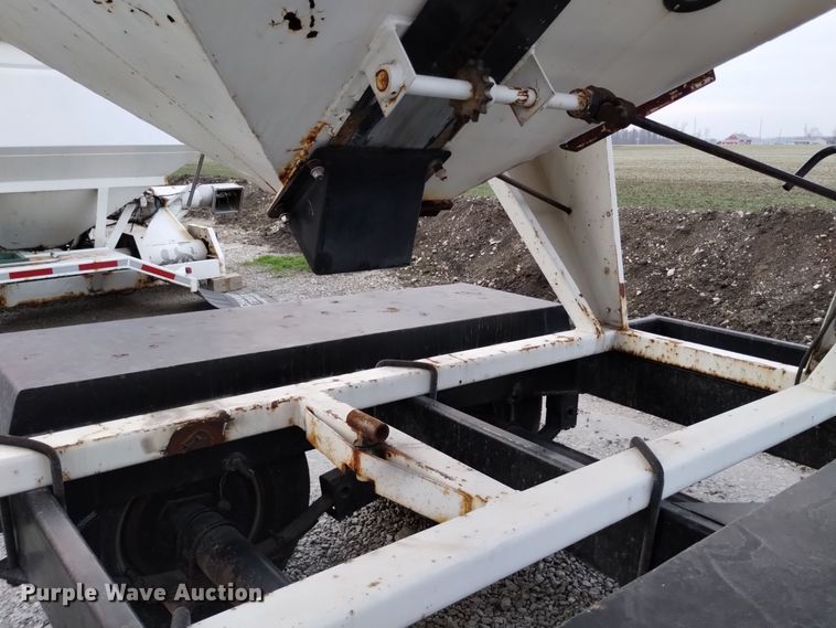 image for item EH0076 Convey-All BTS300 seed tender