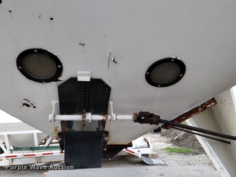 image for item EH0076 Convey-All BTS300 seed tender