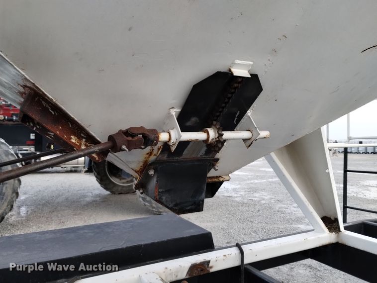 image for item EH0076 Convey-All BTS300 seed tender