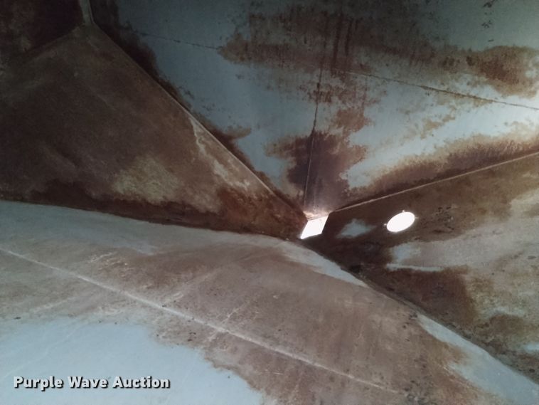 image for item EH0076 Convey-All BTS300 seed tender