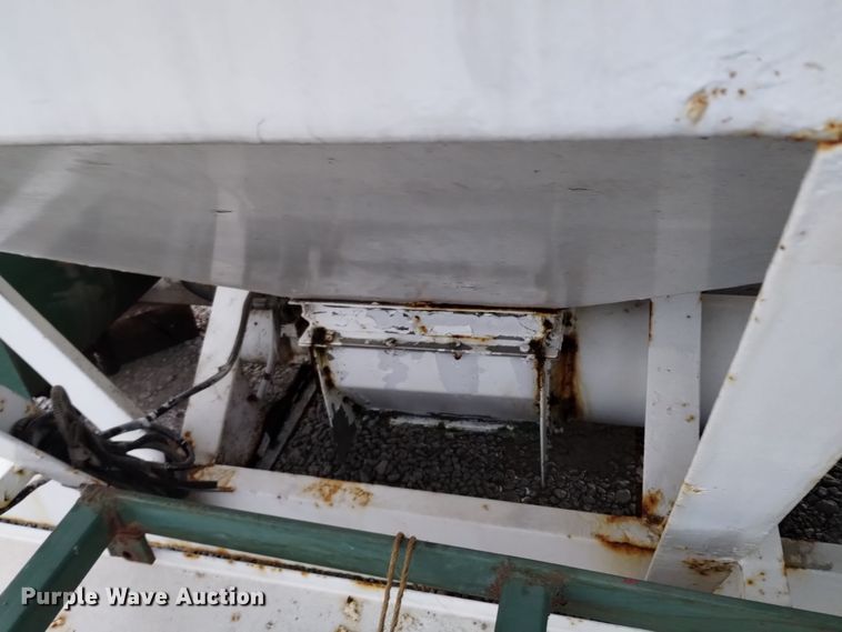 image for item EH0077 Chandler 16  fertilizer delivery bed
