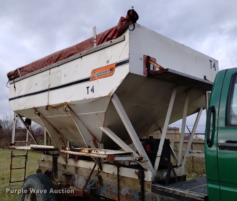 image for item EH0104 Willmar Load Runner 10 fertilizer tender