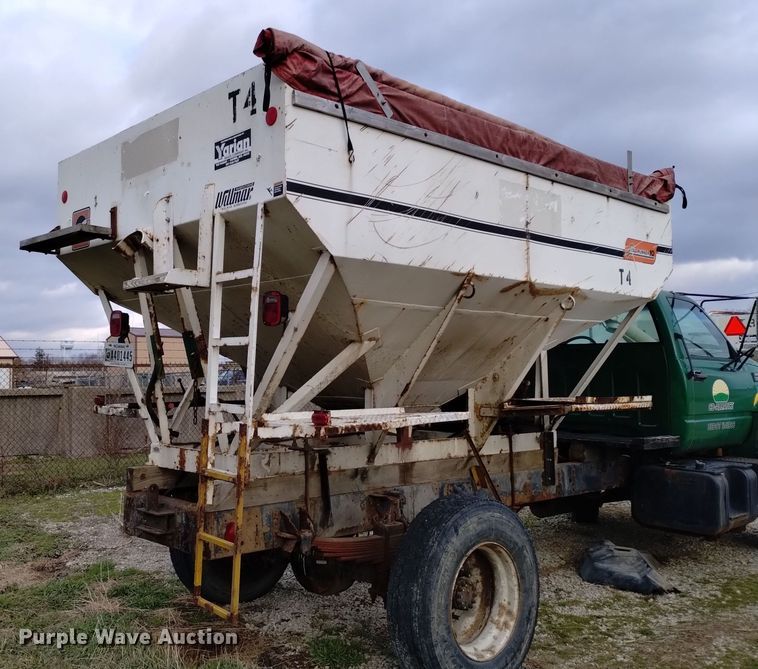 image for item EH0104 Willmar Load Runner 10 fertilizer tender