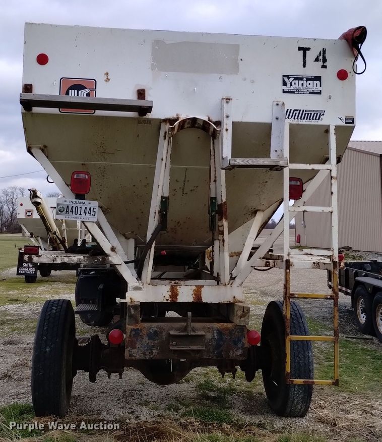 image for item EH0104 Willmar Load Runner 10 fertilizer tender