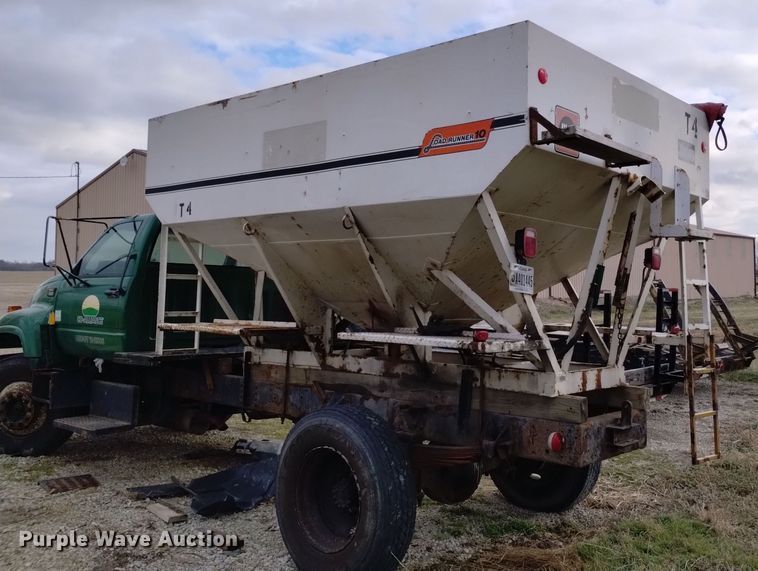 image for item EH0104 Willmar Load Runner 10 fertilizer tender