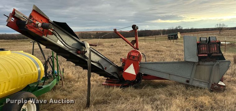image for item EJ5317 Byron 103 corn picker