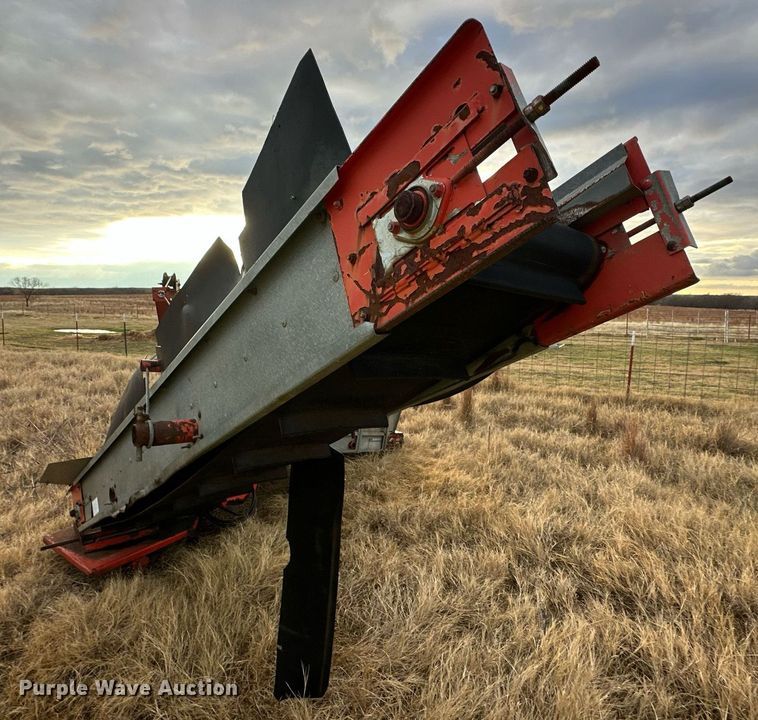 image for item EJ5317 Byron 103 corn picker