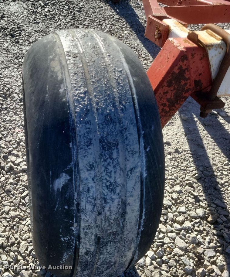 image for item EJ8153 CountryMark Co-Op 2020 running gear 