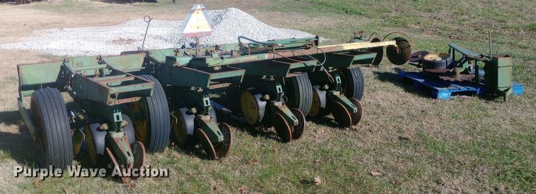 image for item EN8641 John Deere 7000 no-till planter