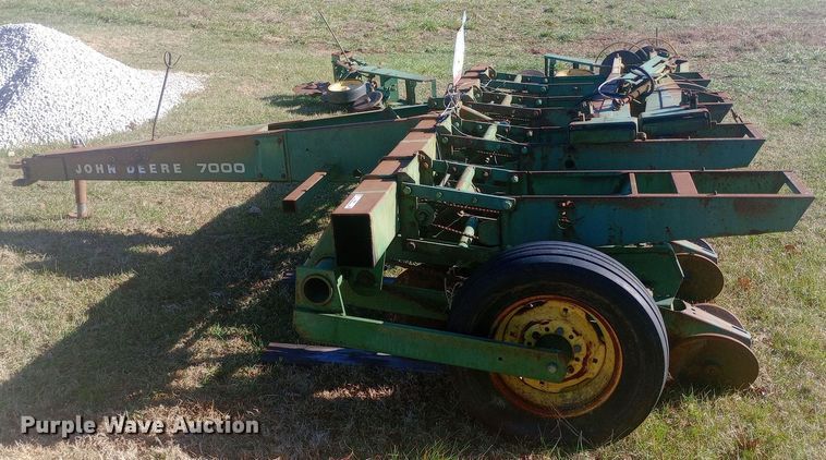 image for item EN8641 John Deere 7000 no-till planter