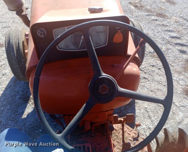 image for item EN8642 Allis-Chalmers 160 tractor