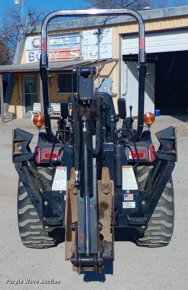 image for item EN8673 2017 Yanmar SA24 MFWD tractor