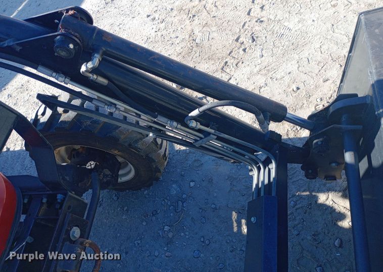 image for item EN8673 2017 Yanmar SA24 MFWD tractor