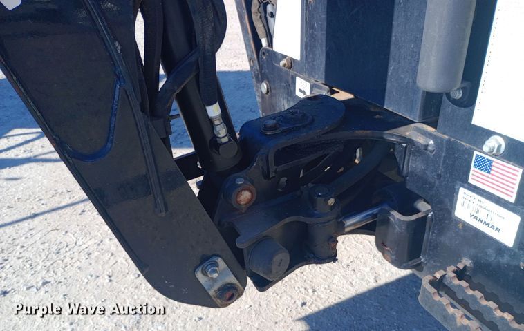 image for item EN8673 2017 Yanmar SA24 MFWD tractor