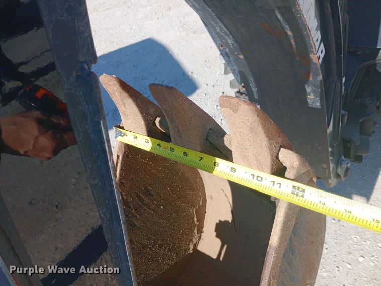 image for item EN8673 2017 Yanmar SA24 MFWD tractor