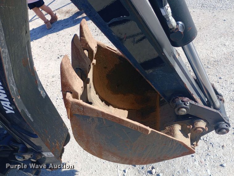 image for item EN8673 2017 Yanmar SA24 MFWD tractor