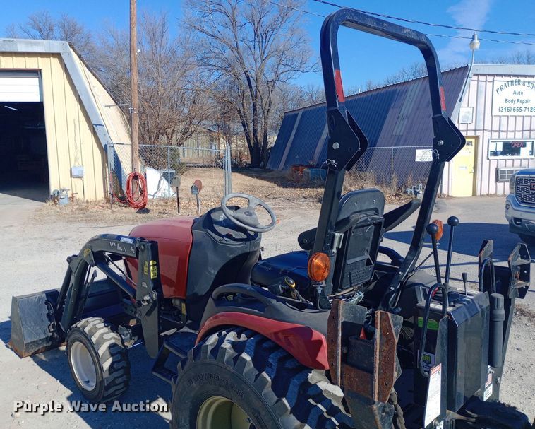 image for item EN8673 2017 Yanmar SA24 MFWD tractor