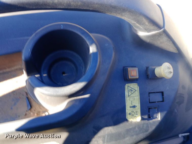 image for item EN8673 2017 Yanmar SA24 MFWD tractor