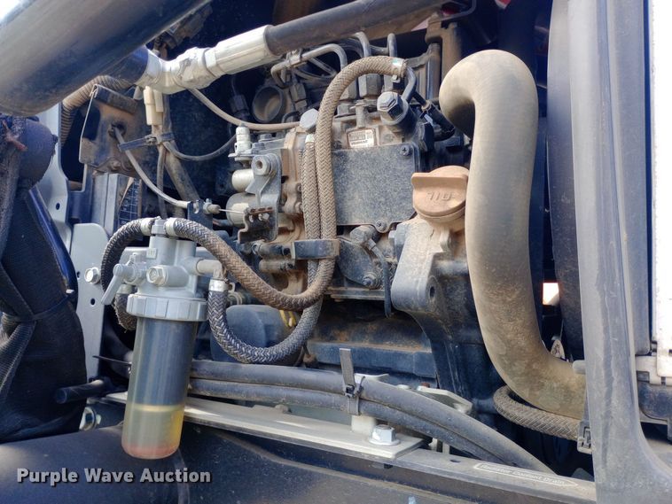 image for item EN8673 2017 Yanmar SA24 MFWD tractor