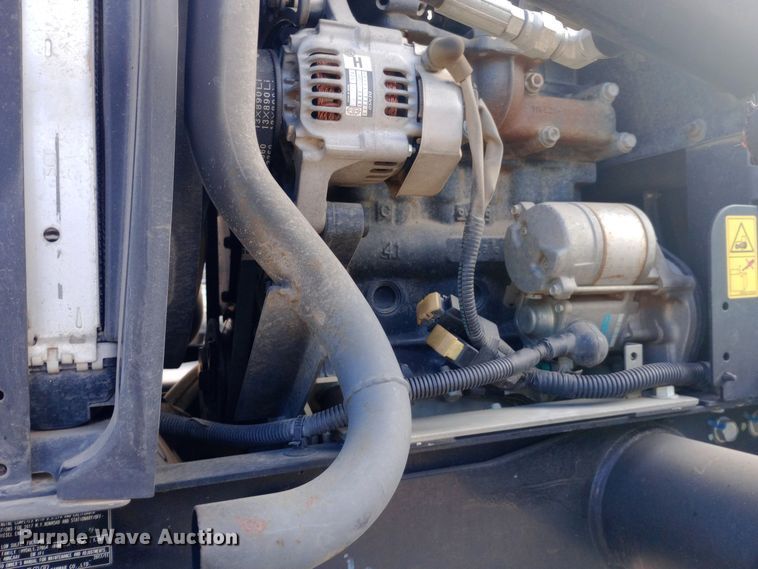 image for item EN8673 2017 Yanmar SA24 MFWD tractor