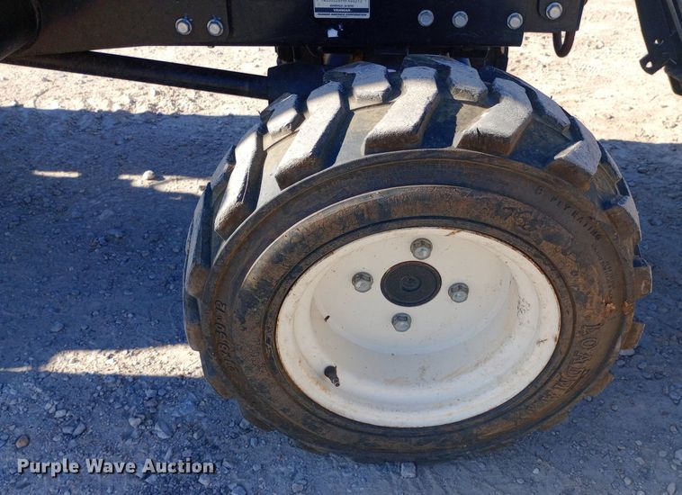 image for item EN8673 2017 Yanmar SA24 MFWD tractor