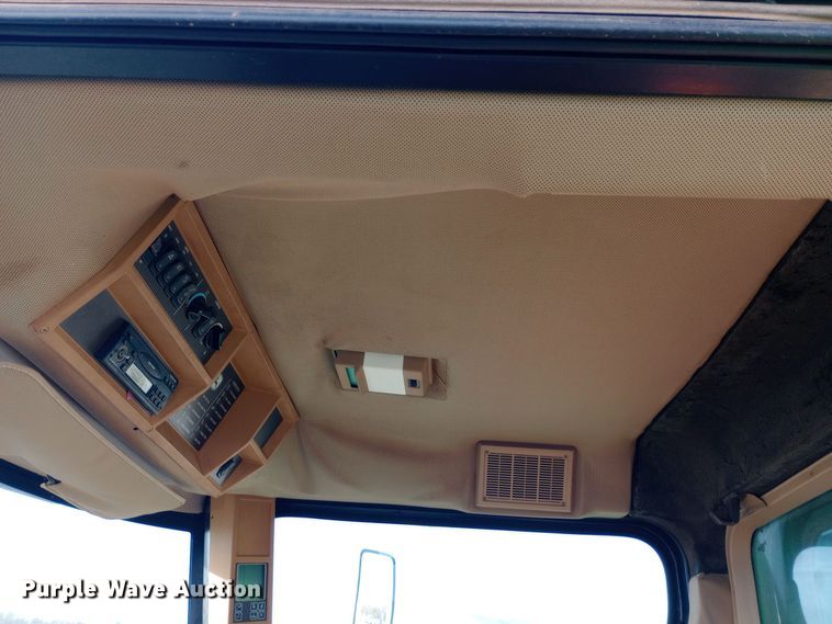 image for item EN8675 2002 John Deere 9650STS RWA combine