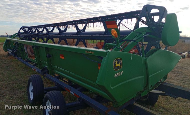 image for item EN8676 2011 John Deere HydraFlex 635F flex head