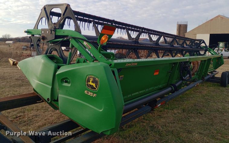 image for item EN8676 2011 John Deere HydraFlex 635F flex head