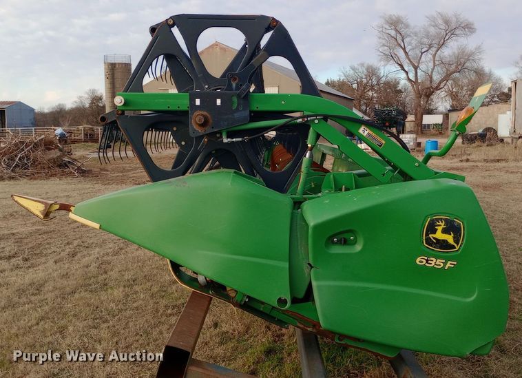 image for item EN8676 2011 John Deere HydraFlex 635F flex head