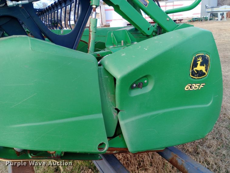 image for item EN8676 2011 John Deere HydraFlex 635F flex head