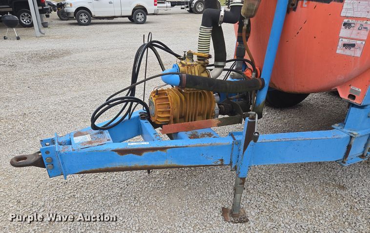 image for item EQ3892 Top-Air  Better-Bilt 2600 liquid manure spreader