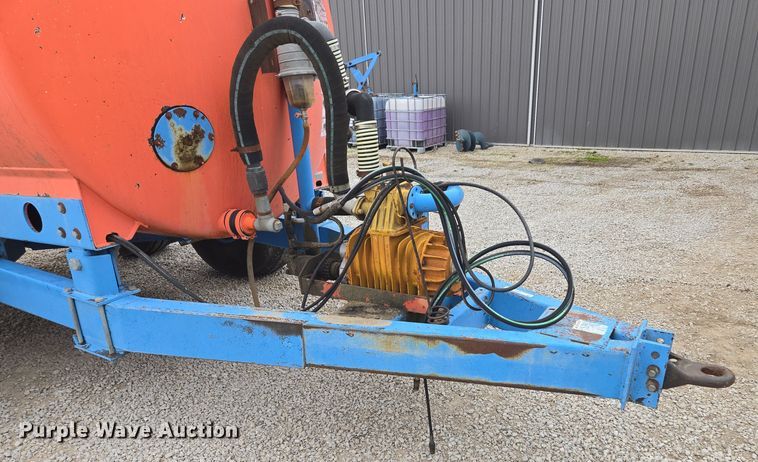 image for item EQ3892 Top-Air  Better-Bilt 2600 liquid manure spreader
