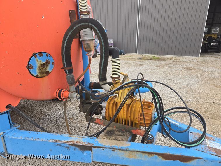 image for item EQ3892 Top-Air  Better-Bilt 2600 liquid manure spreader