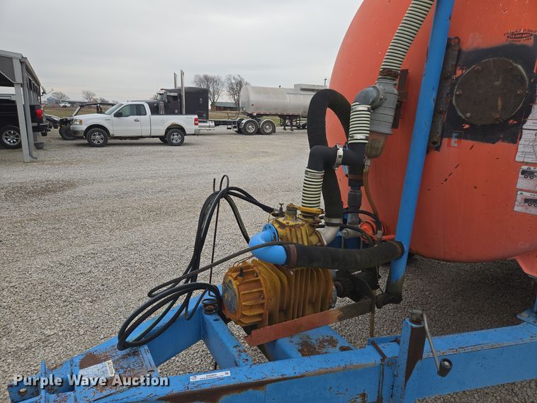 image for item EQ3892 Top-Air  Better-Bilt 2600 liquid manure spreader