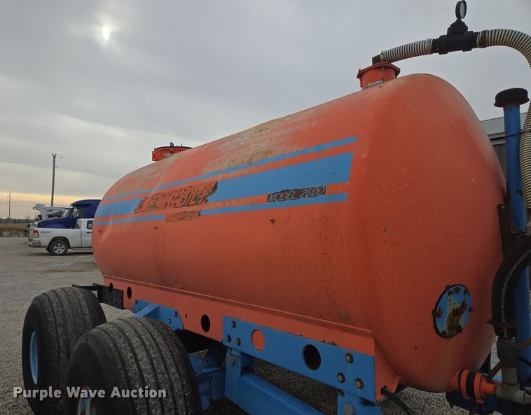 image for item EQ3892 Top-Air  Better-Bilt 2600 liquid manure spreader