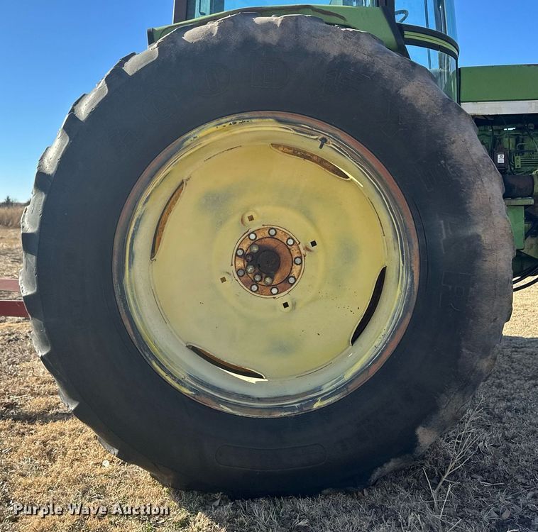 image for item ER8564 1975 John Deere 4430H tractor
