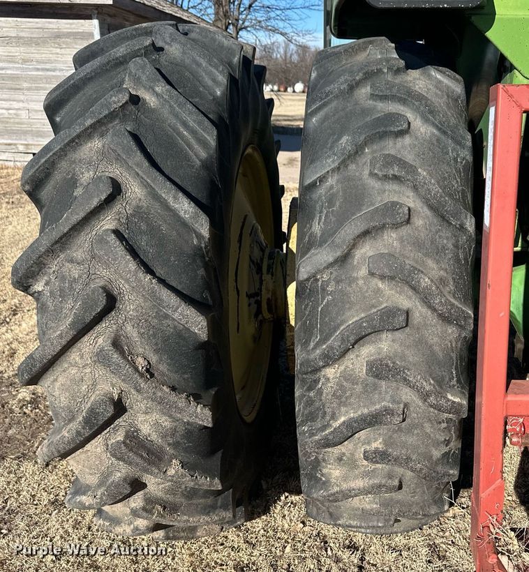 image for item ER8564 1975 John Deere 4430H tractor