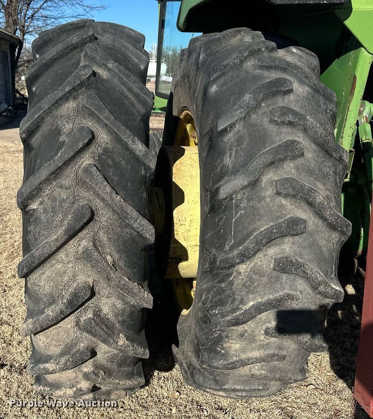 image for item ER8564 1975 John Deere 4430H tractor